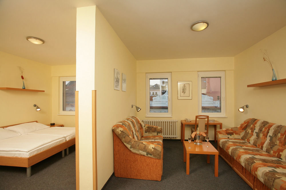 Lh Hotel Medinek Old Town Kutná Hora Εξωτερικό φωτογραφία